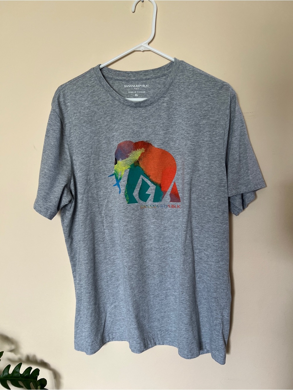 Banana Republic Gray Tee with Multicolor Elephant Graphic